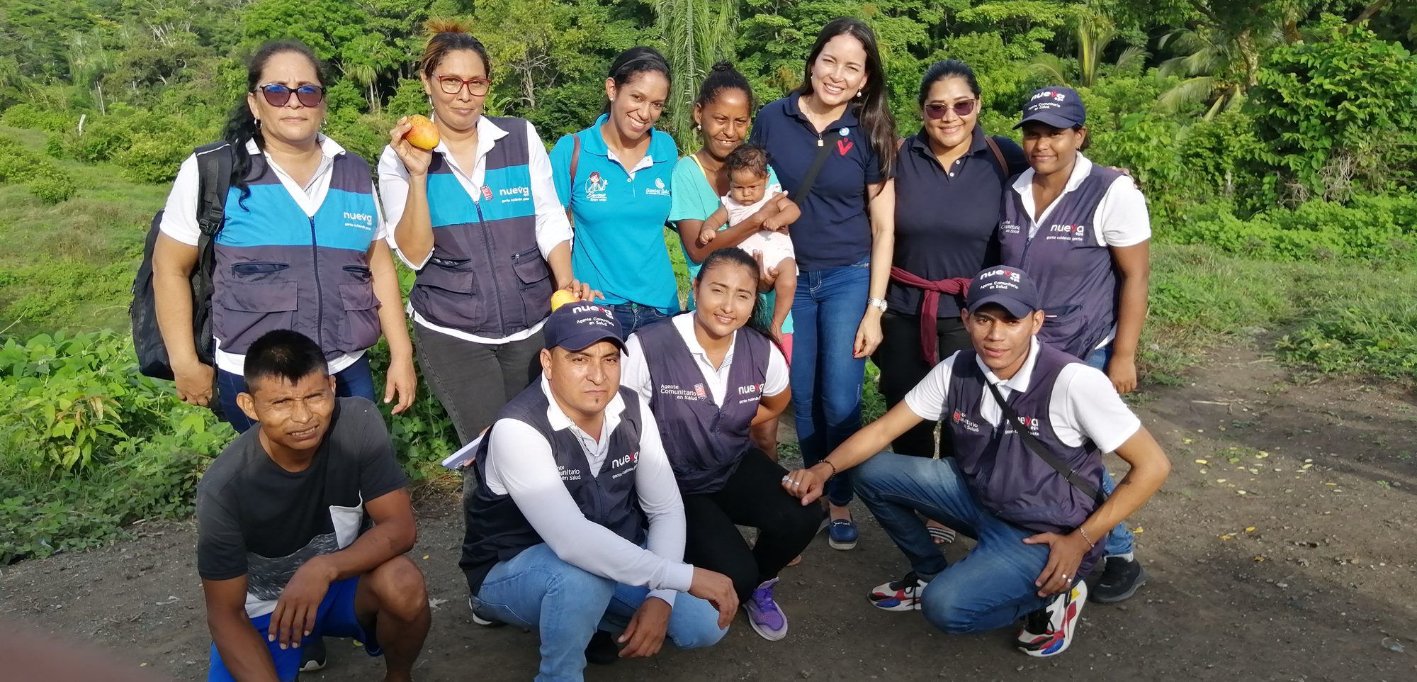Equipo de Gestar Salud IPS con la comunidad en una jornada en Tierralta