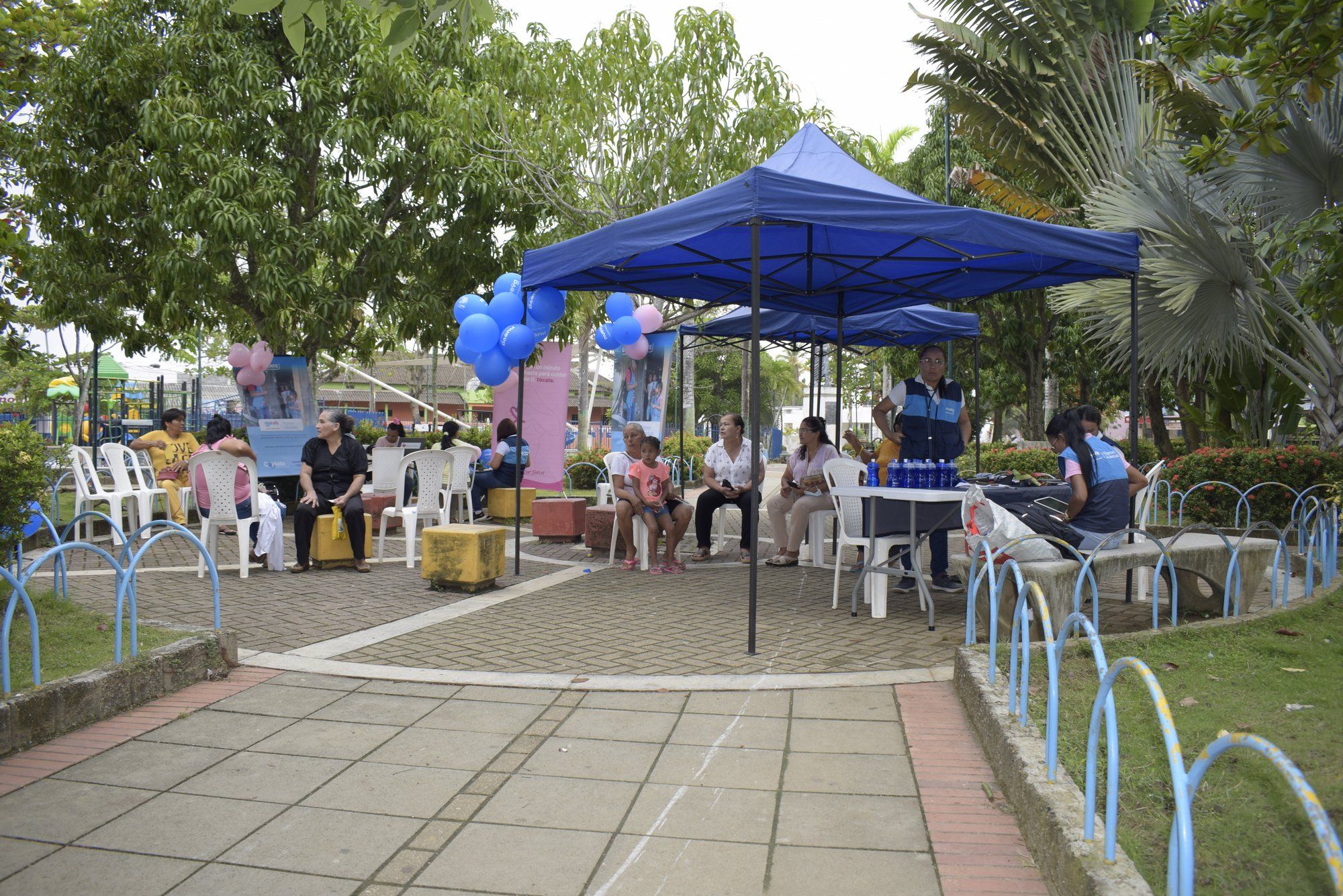 Jornada de promoción y mantenimiento de la salud de Gestar Salud IPS en un parque de Córdoba