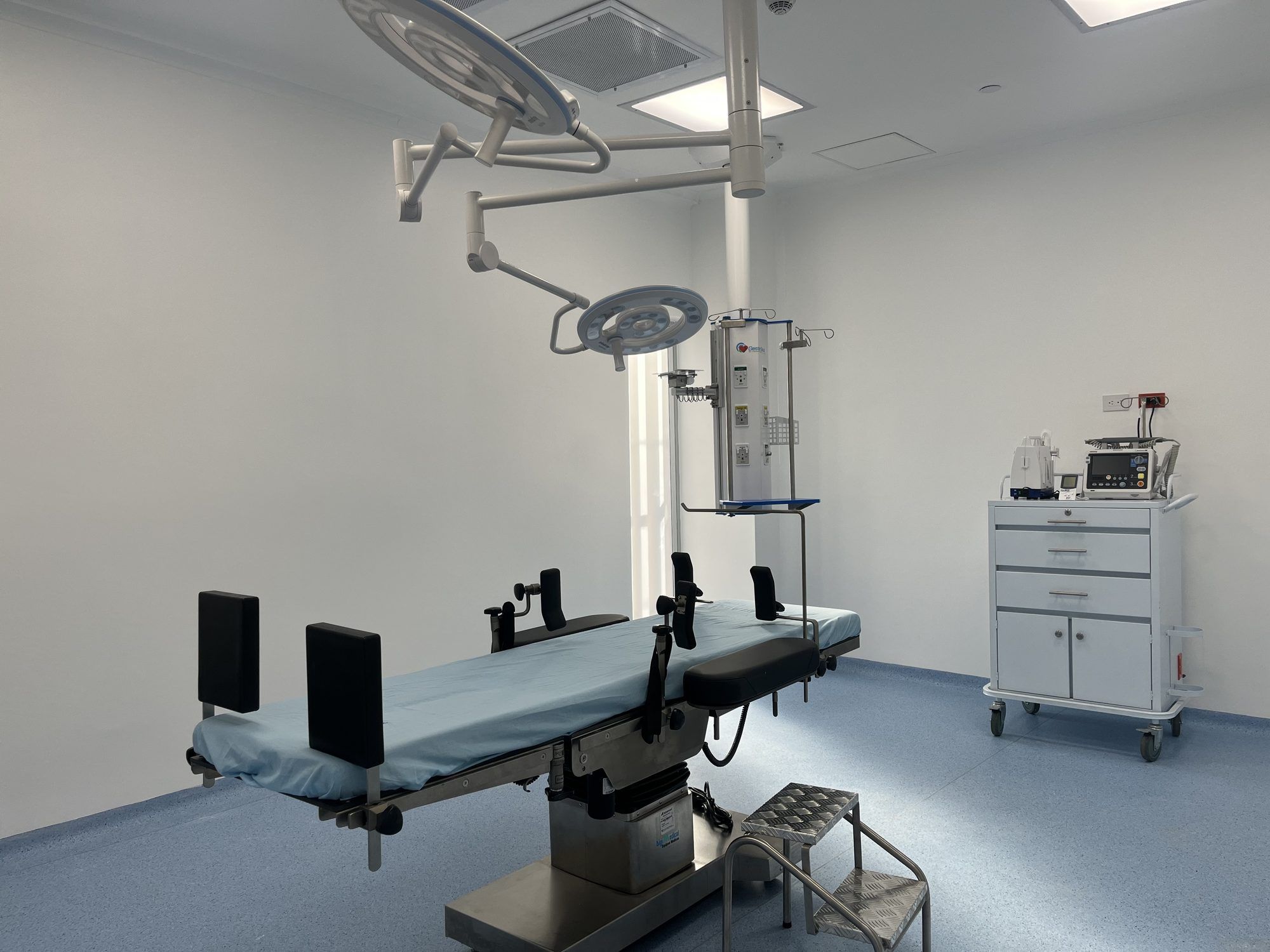 Quirófano equipado de la Clínica Gestar Salud